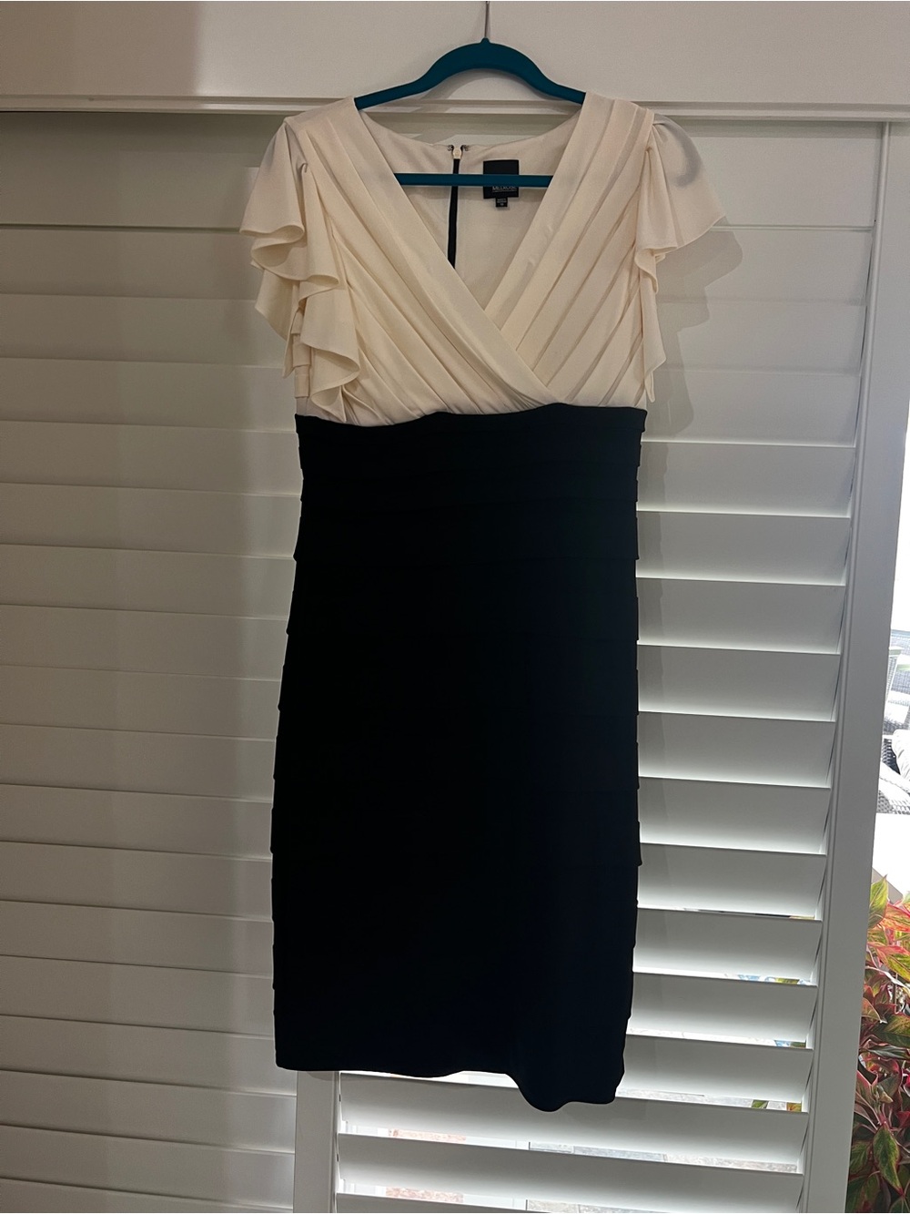 Elegant Two-Tone V-Neck Midi Dress in Cream and Black